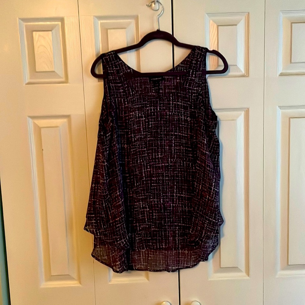 Gorgeous flowy sleeveless blouse